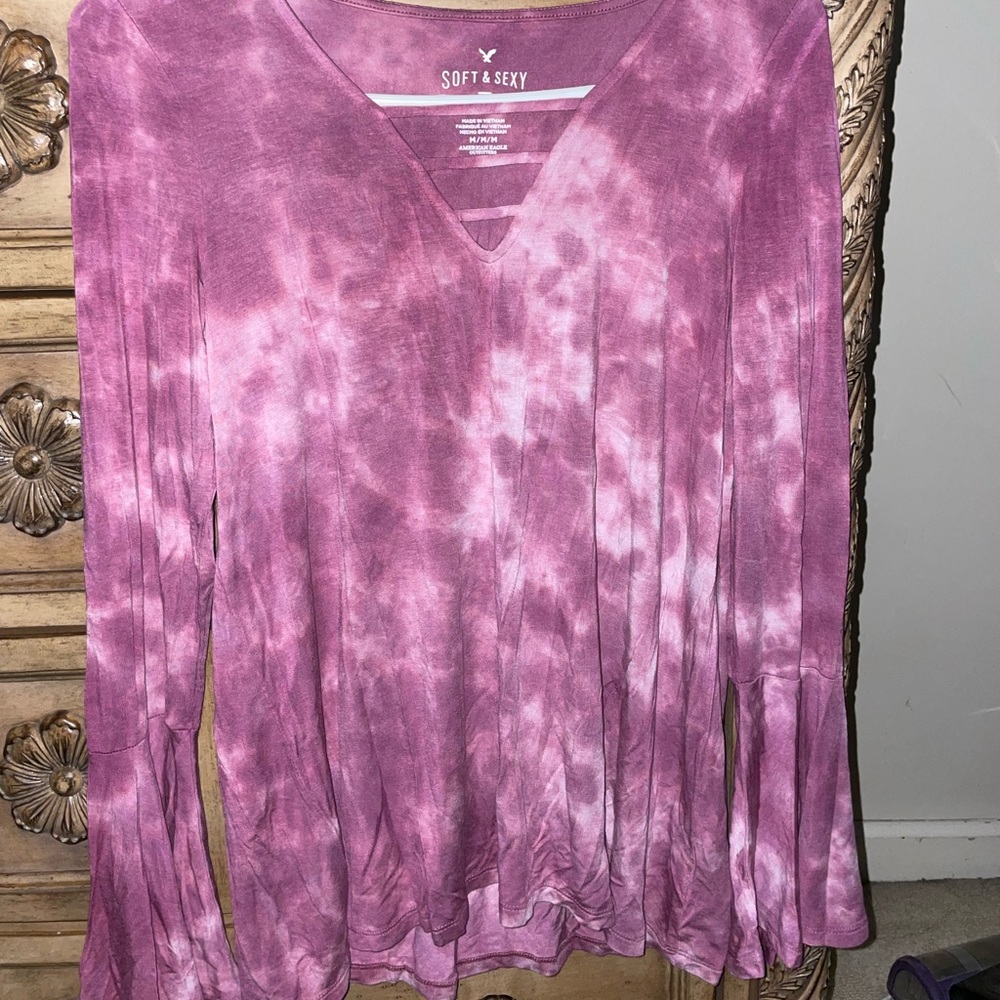 american eagle pinkish shirt